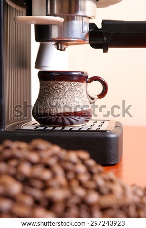 Coffee machine with coffee beans vertical
