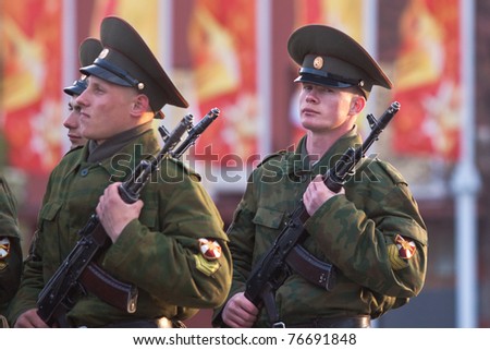 NOVOSIBIRSK - MAY 5: The Rehearsal of a parade dedicated to Victory Day in World War II, soldiers bearing arms demonstrate a willingness to protect on May 5, 2011, Novosibirsk Russia