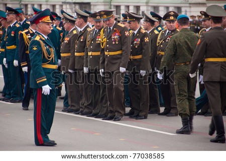 NOVOSIBIRSK - MAY 7: The Rehearsal of a parade dedicated to Victory Day in World War II, Commander of the 41st Army Vasiliy Tonkoshkurov gives instructions in May 7, 2011, Novosibirsk Russia