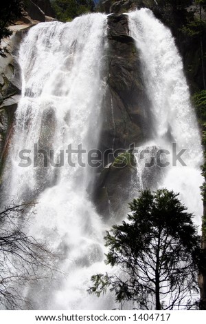 grizzly falls in kings canyon national park california