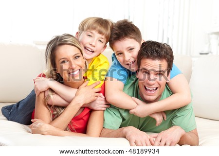بين الأم وزوجة الابن.. من أين تأتي الأشواك ؟. Stock-photo-happy-family-father-mother-and-children-at-home-48189934