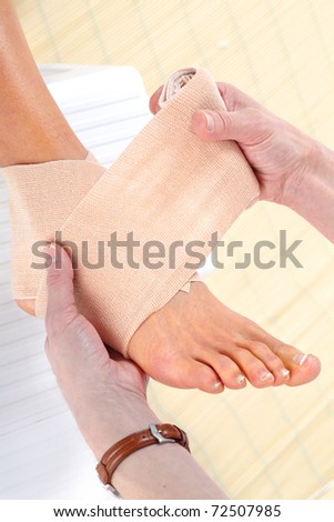 Foot joint pain. Bandage applying