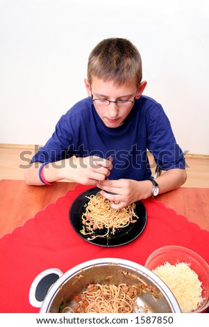 Child and his favorite dish - spaghetti (view from above)