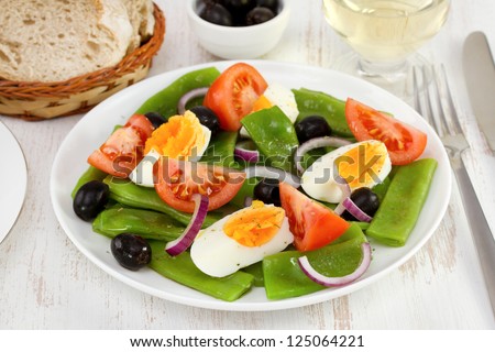 salad with beans, tomato, egg and olives