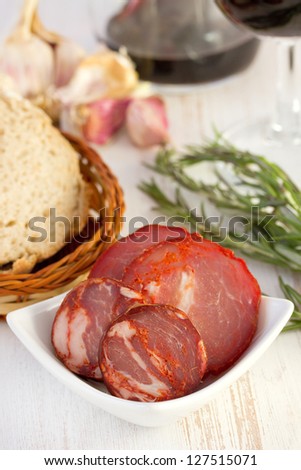smoked sausages in bowl with bread