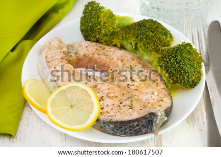 boiled salmon with broccoli and lemon
