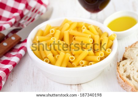pasta in bowl with bread and oil