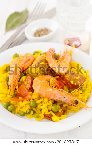 rice with seafood, chicken and vegetables