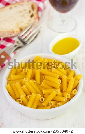 pasta in bowl with bread and oil