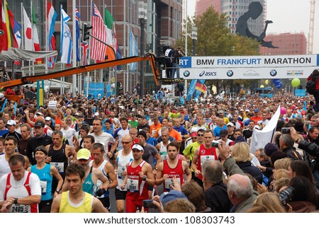 FRANKFURT, GERMANY - OCTOBER 30: Runners start the BMW Frankfurt Marathon, October 30, 2011 in Frankfurt, Germany.