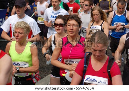 EDINBURGH, SCOTLAND, UK - MAY 23: Group of runners starts  the Edinburgh Marathon , May 23, 2010 in Edinburgh, UK