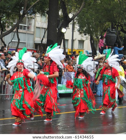 MEXICO CITY - SEPTEMBER 15: Bicentenario parade on avenue Reforma. September 15, 2010. Mexico city