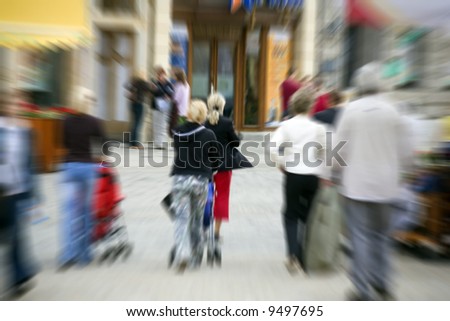 Blurred People in the city (in-camera effect)