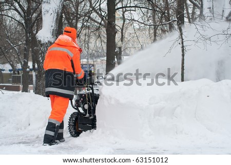 Work the removal snow with snow machines