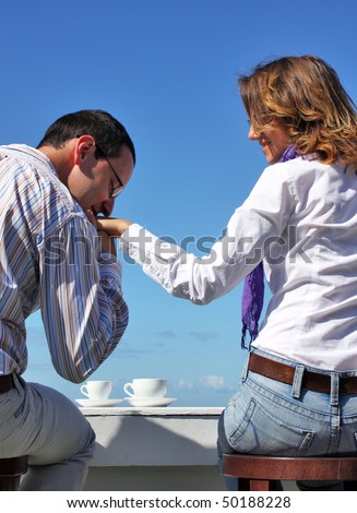 Man kissing woman's hand