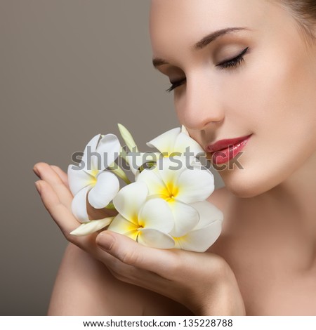 Beauty face of the young beautiful woman with flower.