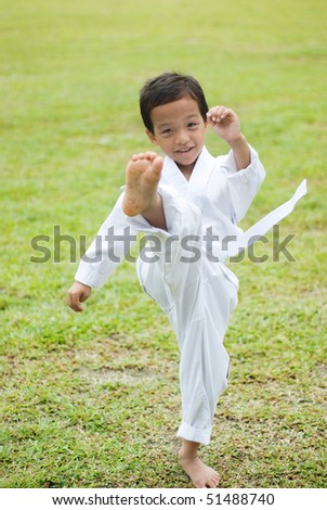 A boy perform a front kick style