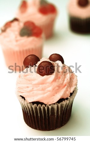 اروع تشكيلة لمحبي الكاب كيك Stock-photo-cupcakes-on-white-56799745