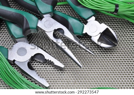 Pliers tools and component for electrical installation