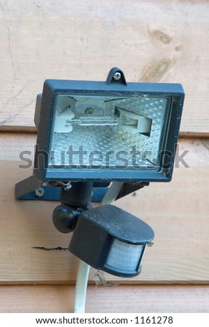 Outdoor security halogen light with IR movement sensor
