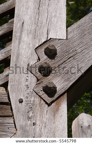 Traditional linkage of wood parts made with wooden nails