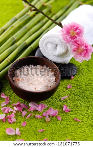 aromatic salt therapy with grove in spa setting