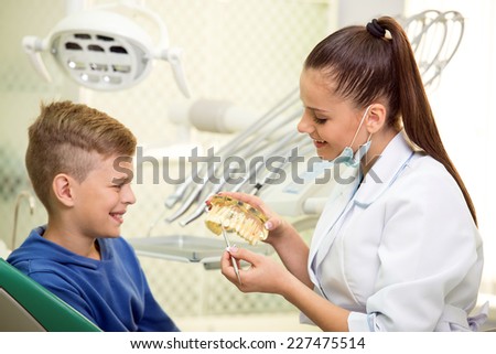 Dentist woman with the teeth model. Dental health care clinic.