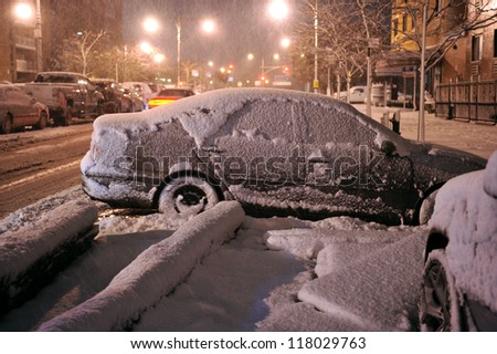NEW YORK, NY - NOVEMBER 07: Snow falls on damaged cars and streets as a Nor\'Easter arrives just ten days after Superstorm Sandy ravaged the tri-state area.  November 7, 2012 in the Brooklyn, NY