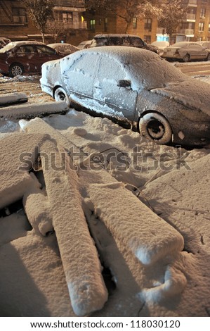NEW YORK, NY - NOVEMBER 07: Snow falls on demaged cars and streets as a Nor\'Easter arrives just ten days after Superstorm Sandy ravaged the tri-state area.  November 7, 2012 in the Brooklyn, NY.