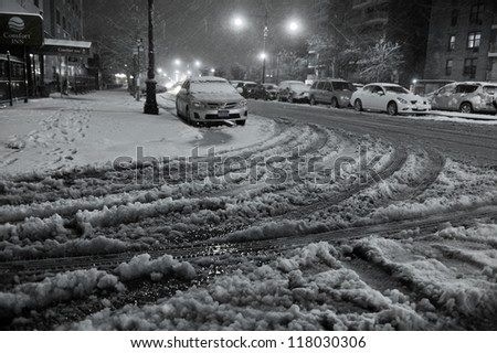 NEW YORK, NY - NOVEMBER 07: Snow falls on demaged cars and streets as a Nor\'Easter arrives in the Sheepshadbay neighborhood just ten days after Superstorm Sandy.  November 7, 2012 in the Brooklyn, NY