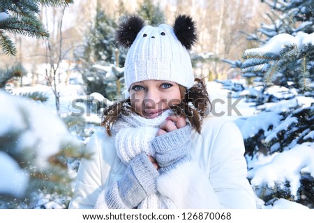 Winter young girl that was cold