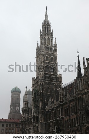 Neues Rathaus (New Town Hall) and the Frauenkirche (Cathedral of Our Lady) in Munich, Bavaria, Germany.