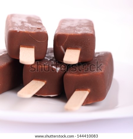 Creamy popsicles with chocolate coating