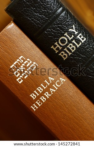 Close up of hebrew and english Bible.