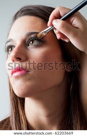 Portrait of a woman making up eyes