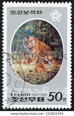 NORTK KOREA - CIRCA 1998: A stamp printed in DPR Korea shows tiger, circa 1998