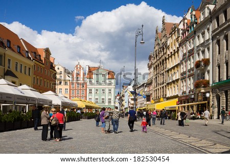 WROCLAW, POLAND - SEPTEMBER 05, 2010: The Market square in the Old Town of Wroclaw. The Old Town is one of the most beautiful  old cities in Europe. The square is always filled with tourists.