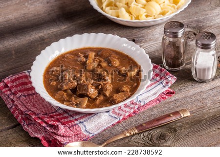 [Obrazek: stock-photo-goulash-soup-with-pork-and-m...738592.jpg]