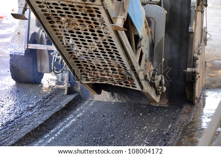 Milling of asphalt for road reconstruction