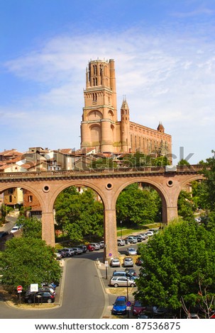 Old bridge and Sainte Cécile cathedral made in red bricks at Albi in southern France, Midi Pyrénées region, Tarn department - France, UNESCO World Heritage Site