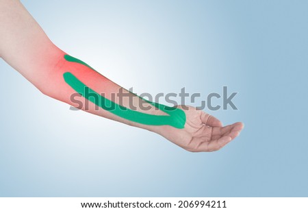 Physiotherapy treatment with therapeutic tape for wrist pain, aches and tension. It is also used for prevention and treatment in competitive sports.