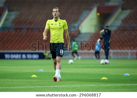 May 27, 2015 - Shah Alam, Malaysia: Tottenham Hotspur\'s top striker Harry Kane warms up on the pitch before a friendly match in Malaysia. Tottenham Hotspur is on a Asia-Australia tour.