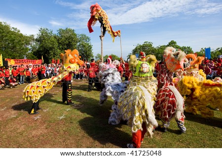 MALACCA - NOVEMBER 1: Lion dance troups gather for a grand performance at the annual Chong Yang festival on Bukit Cina. November 1, 2009 in Malacca, Malaysia.