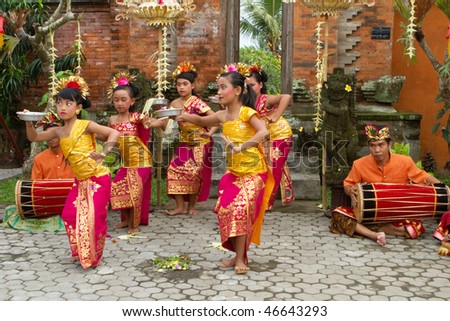 BALI - JANUARY 15: Young dancers perform a welcome dance in a \'full moon ceremony\' in the Bedulu village in Ubud, Bali. January 15, 2010 in Bali, Indonesia.