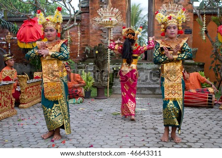 BALI - JANUARY 15: Young dancers perform a welcome dance in a \'full moon ceremony\' in the Bedulu village in Ubud, Bali. January 15, 2010 in Bali, Indonesia.