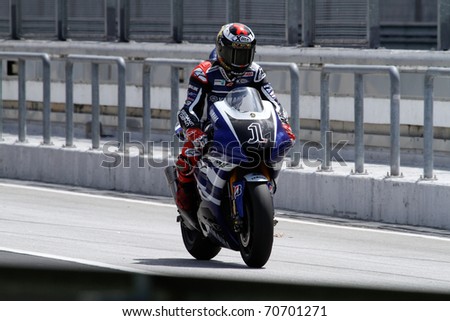 SEPANG, MALAYSIA - FEBRUARY 2: MotoGP rider Jorge Lorenzo of the Yamaha Factory Racing practices at the MotoGP winter tests at the Sepang International Circuit on February 2, 2011 in Malaysia