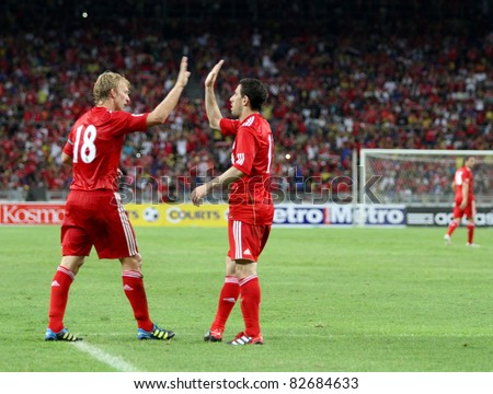 Kuyt Celebrates