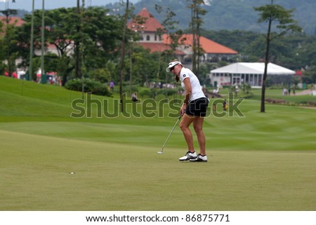 KUALA LUMPUR - OCTOBER 16: Brittany Lang of the USA putts successfully on the final day of the Sime Darby LPGA Malaysia 2011 on October 16, 2011 at the Kuala Lumpur Golf & Country Club, Malaysia.