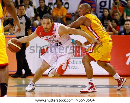 KUALA LUMPUR - FEBRUARY 19: Malaysian Dragons\' Ernani Pacana (22) drives to the hoop at the ASEAN Basketball League match against Singapore Slingers on Feb 19, 2012 in Kuala Lumpur, Malaysia. Dragons won 86-71.