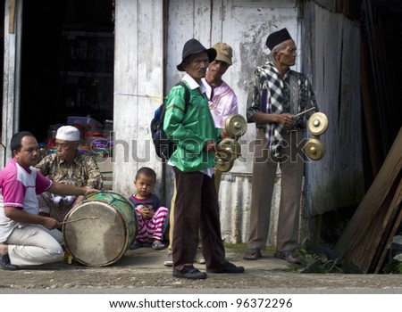 SUMATERA, INDONESIA - FEB 11: A traditional Minangkabau musical troupe plays traditional music at a opening ceremony to commence the traditional bull race called pacu jawi on Feb 11, 2012 in Sumatera, Indonesia.